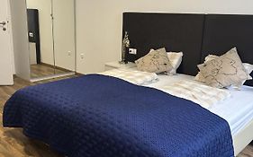 Cozy City Center Apartments